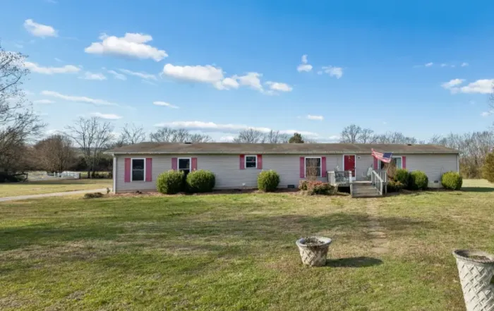 Front of the manufactured home on permanent foundation at 370 Pinhook Rd Lebanon TN 37090