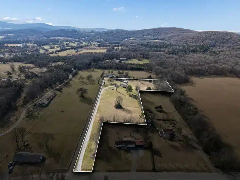 Aerial view with approximate lot lines of 370 Pinhook Rd Lebanon TN